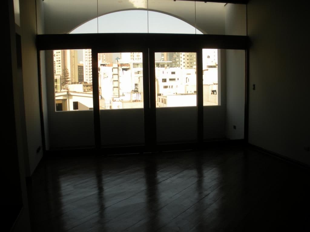 Newly Finished 5-Bedroom Apartment with Open Kitchen — photo 3 of 3