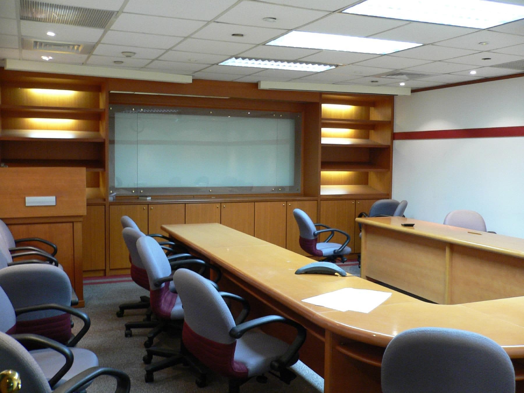 Showroom in Dahr Abi Yaghi — photo 1 of 2