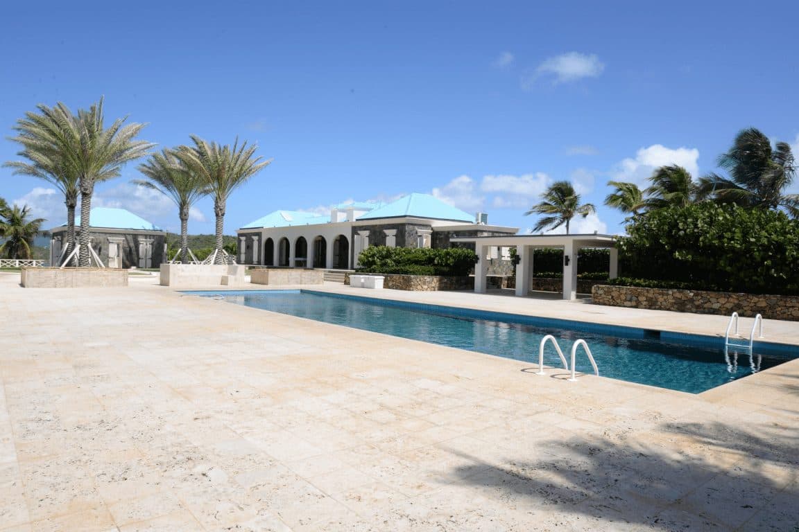 Charming 7-Bedroom House with a Pool — photo 1 of 2