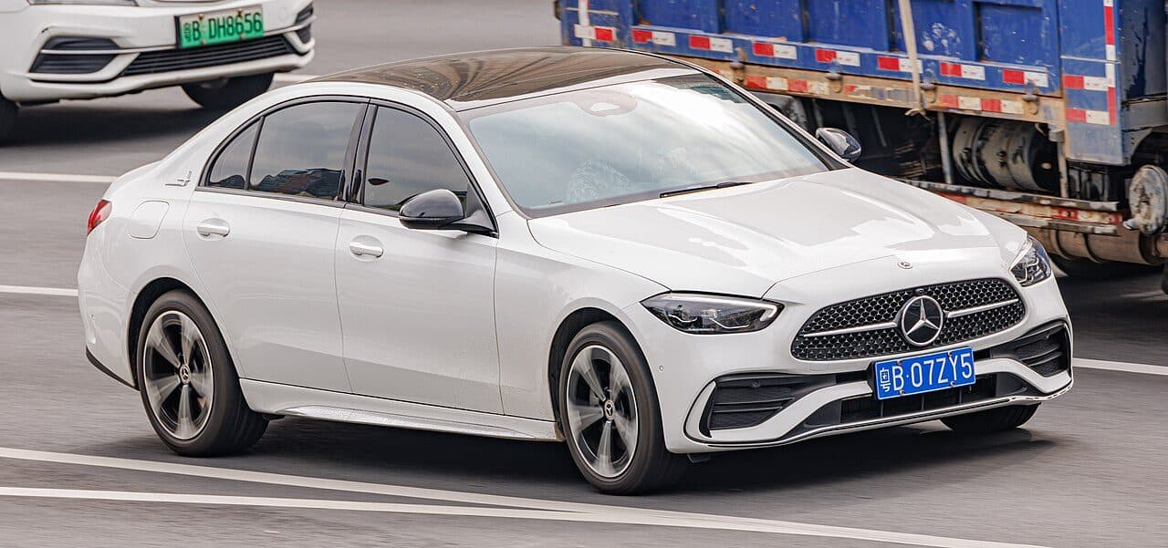2018 Mercedes-Benz C200 — photo 1 of 2
