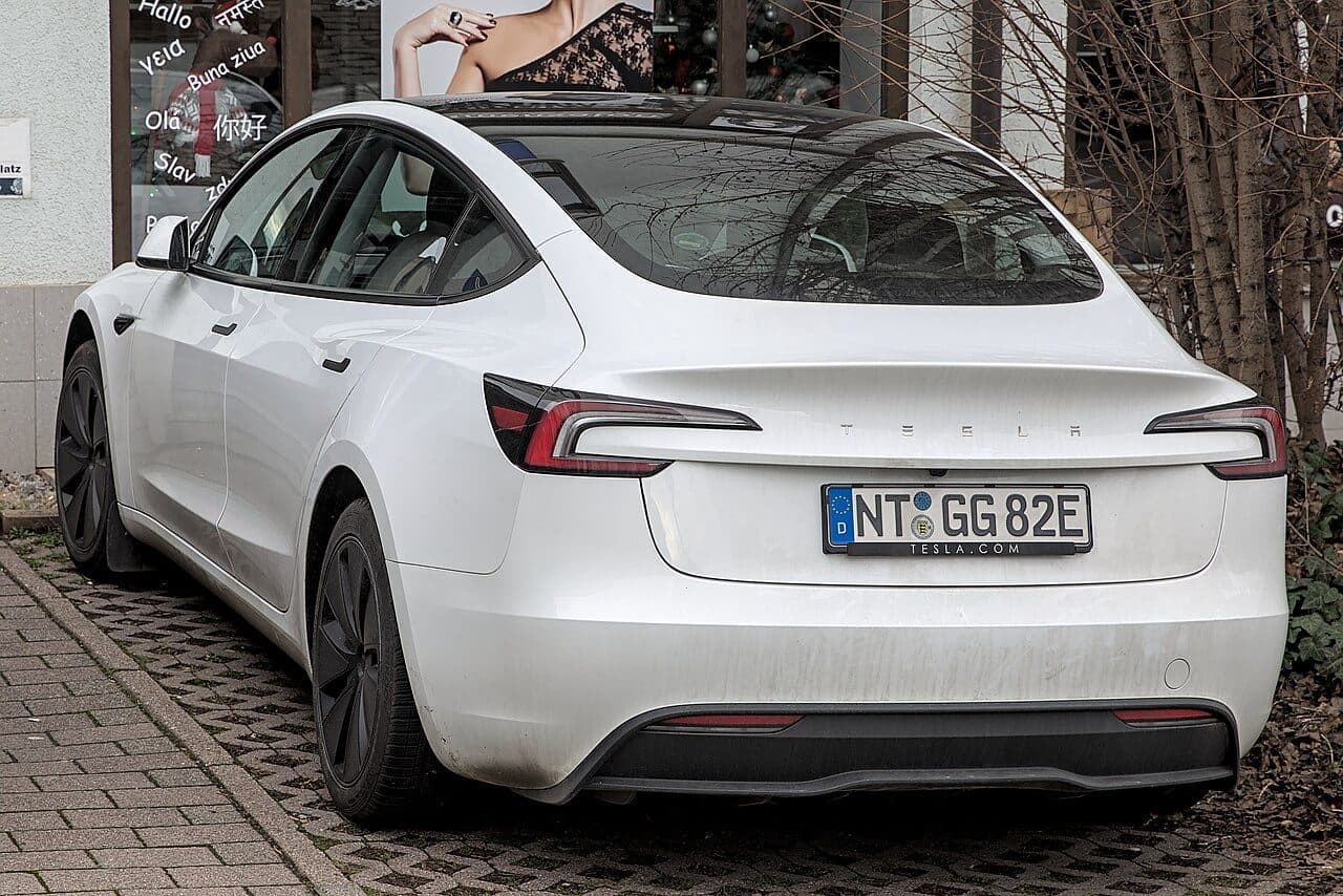 2018 Tesla Model S — photo 1 of 3